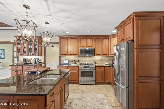 2710 Avenue Of The Woods, Louisville, KY 40241