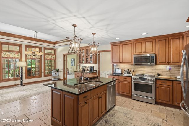 2710 Avenue Of The Woods, Louisville, KY 40241