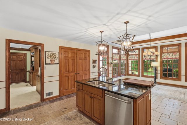 2710 Avenue Of The Woods, Louisville, KY 40241