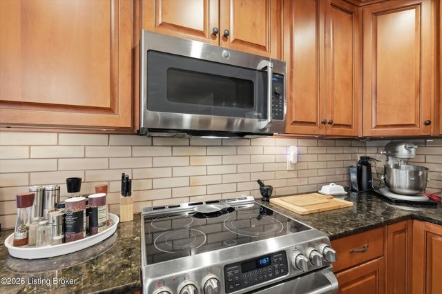 2710 Avenue Of The Woods, Louisville, KY 40241