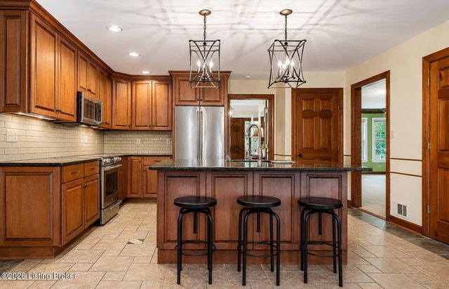 2710 Avenue Of The Woods, Louisville, KY 40241