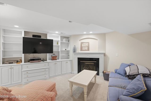 2710 Avenue Of The Woods, Louisville, KY 40241