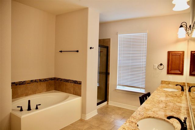 28 W Oaks Drive, Houston, TX 77058