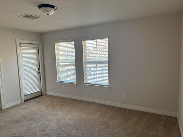 28 W Oaks Drive, Houston, TX 77058