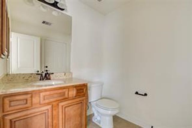 28 W Oaks Drive, Houston, TX 77058