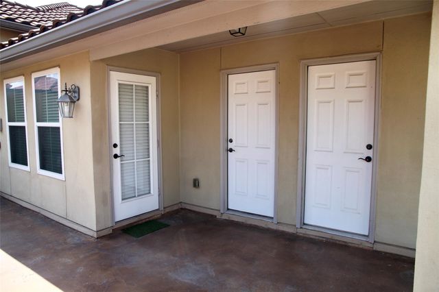 28 W Oaks Drive, Houston, TX 77058