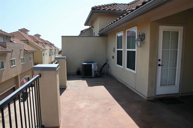 28 W Oaks Drive, Houston, TX 77058