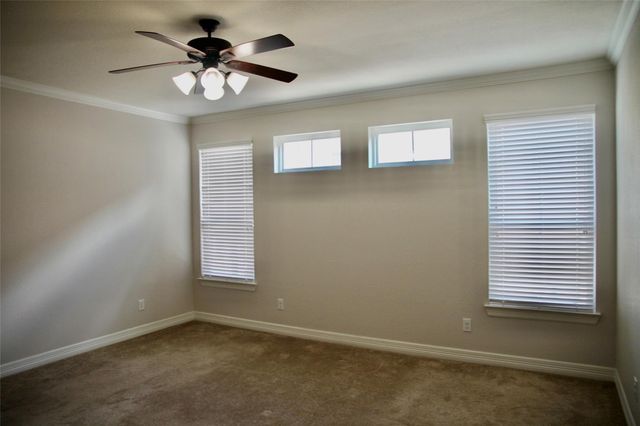 28 W Oaks Drive, Houston, TX 77058