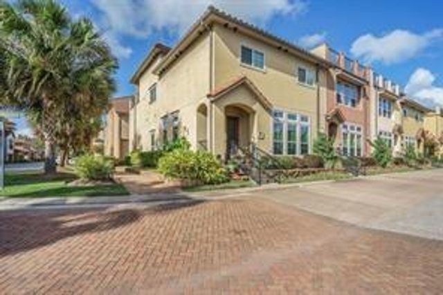 28 W Oaks Drive, Houston, TX 77058