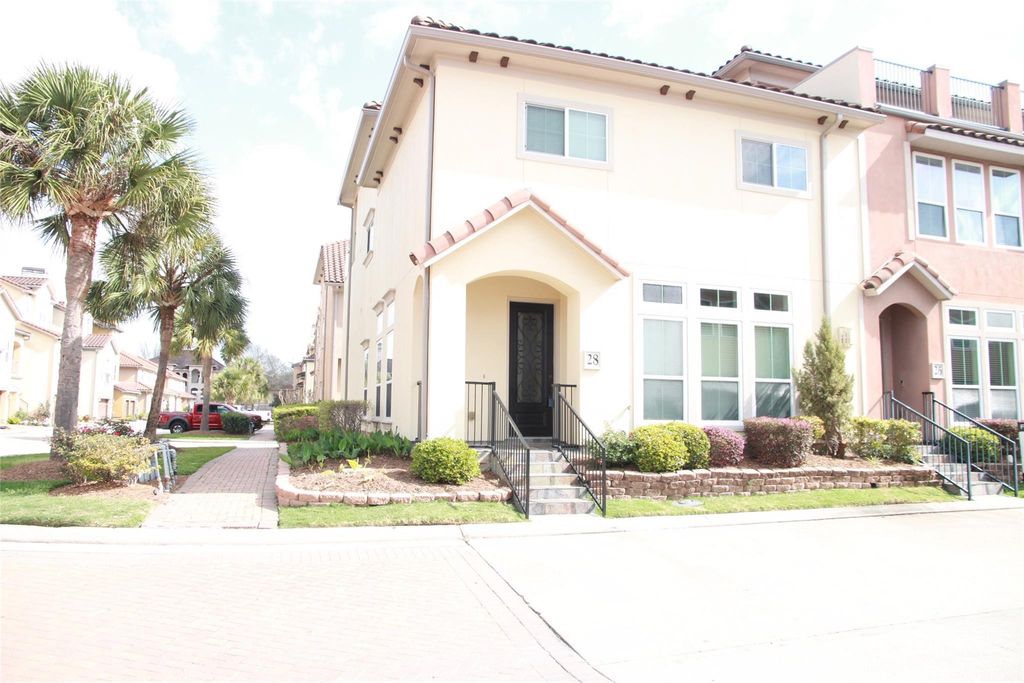 28 W Oaks Drive, Houston, TX 77058