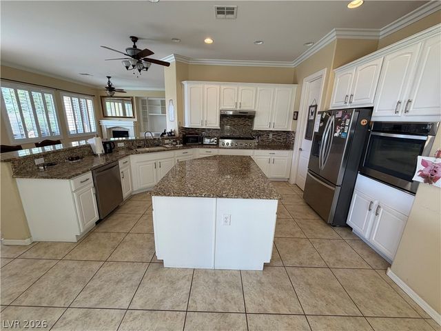2127 Clearwater Lake Drive, Henderson, NV 89044