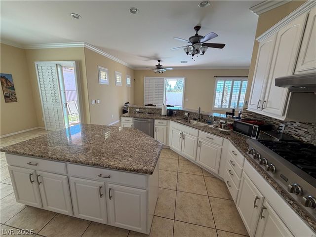 2127 Clearwater Lake Drive, Henderson, NV 89044