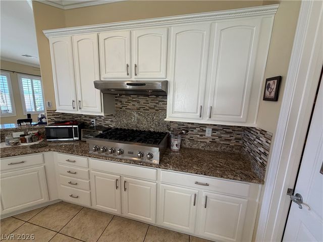 2127 Clearwater Lake Drive, Henderson, NV 89044