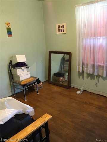 9214 Hayes Street, Detroit, MI 48213