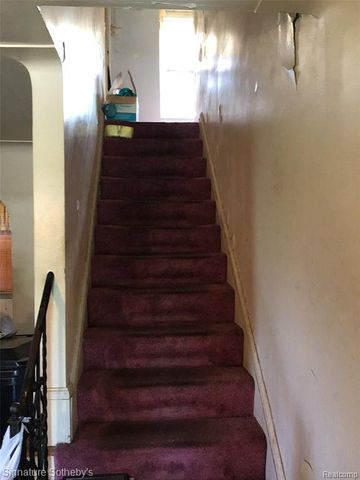 9214 Hayes Street, Detroit, MI 48213