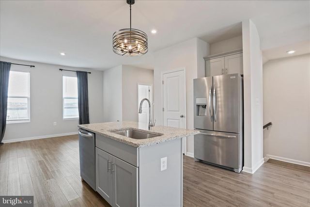 135 PRESIDENTS POINTE AVE, Ranson, WV 25438