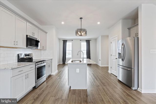 135 PRESIDENTS POINTE AVE, Ranson, WV 25438