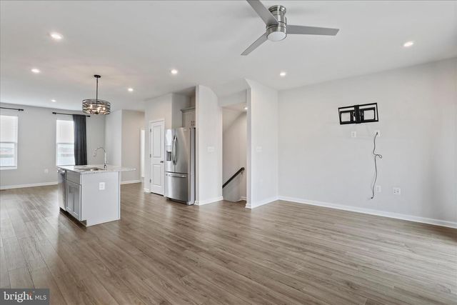 135 PRESIDENTS POINTE AVE, Ranson, WV 25438