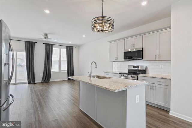 135 PRESIDENTS POINTE AVE, Ranson, WV 25438