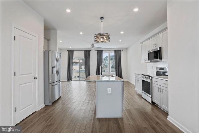 135 PRESIDENTS POINTE AVE, Ranson, WV 25438