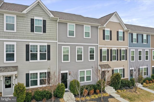 135 PRESIDENTS POINTE AVE, Ranson, WV 25438