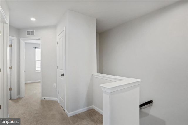 135 PRESIDENTS POINTE AVE, Ranson, WV 25438