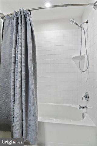 135 PRESIDENTS POINTE AVE, Ranson, WV 25438