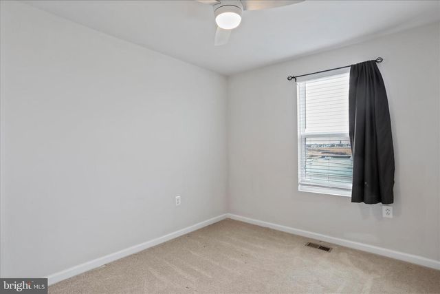 135 PRESIDENTS POINTE AVE, Ranson, WV 25438