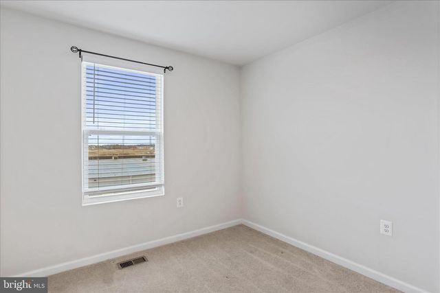 135 PRESIDENTS POINTE AVE, Ranson, WV 25438