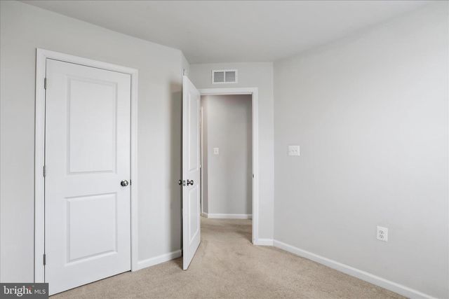 135 PRESIDENTS POINTE AVE, Ranson, WV 25438