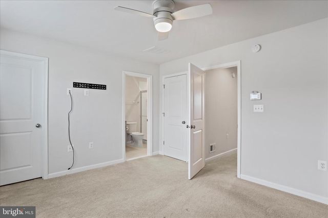 135 PRESIDENTS POINTE AVE, Ranson, WV 25438