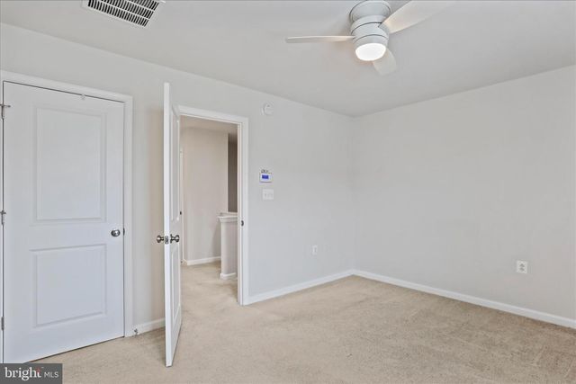 135 PRESIDENTS POINTE AVE, Ranson, WV 25438