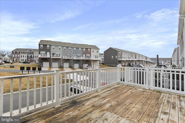 135 PRESIDENTS POINTE AVE, Ranson, WV 25438