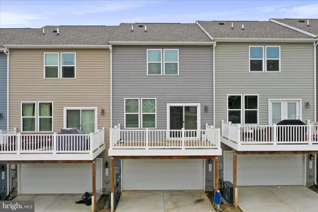 135 PRESIDENTS POINTE AVE, Ranson, WV 25438