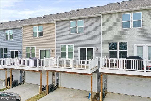 135 PRESIDENTS POINTE AVE, Ranson, WV 25438