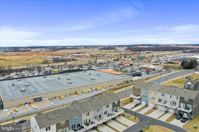 135 PRESIDENTS POINTE AVE, Ranson, WV 25438