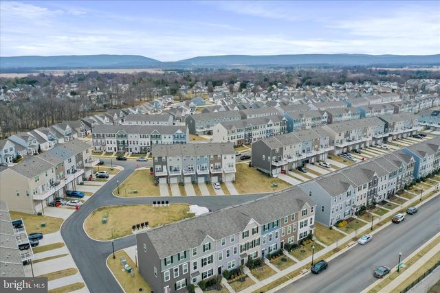 135 PRESIDENTS POINTE AVE, Ranson, WV 25438