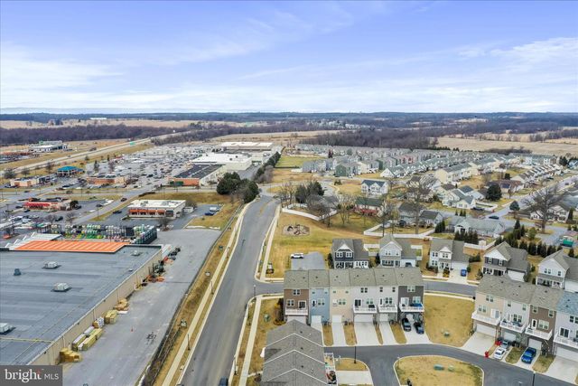 135 PRESIDENTS POINTE AVE, Ranson, WV 25438