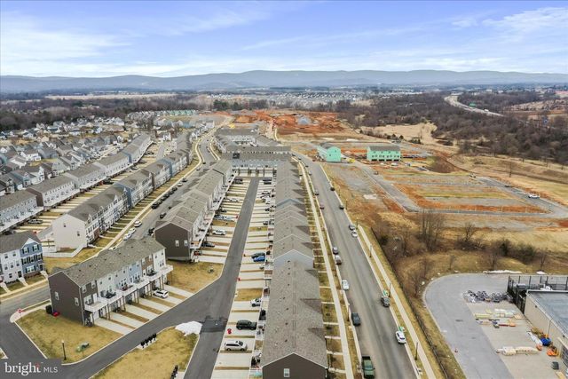 135 PRESIDENTS POINTE AVE, Ranson, WV 25438