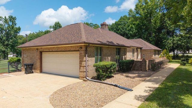 9031 Brow Lake Road, Soddy Daisy, TN 37379
