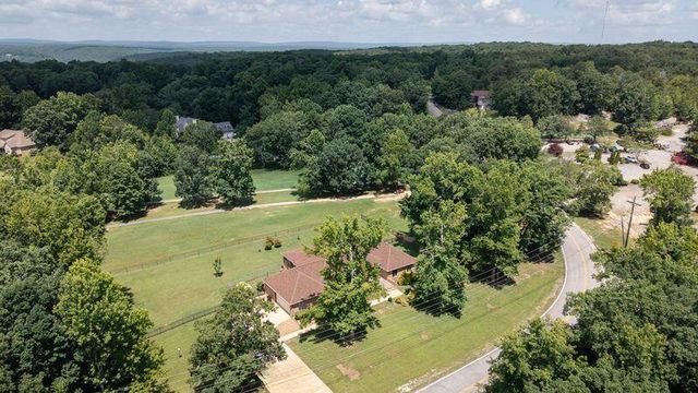 9031 Brow Lake Road, Soddy Daisy, TN 37379