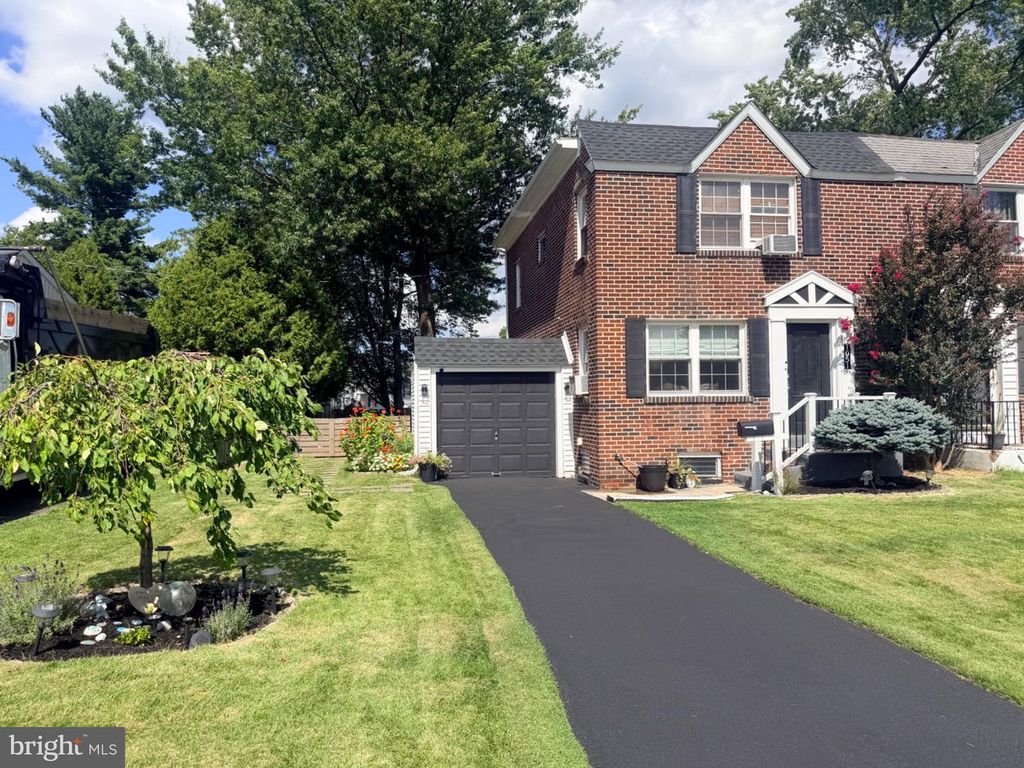 1051 BIRCH ST #, LANSDALE, PA 19446 — exterior