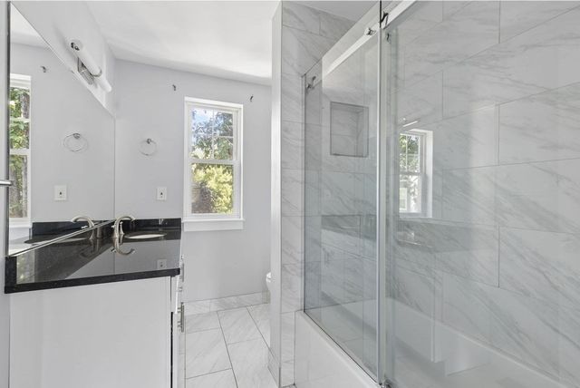 12 Blue Jay Cir 12, Boston, MA 02126