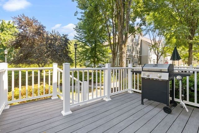 12 Blue Jay Cir 12, Boston, MA 02126