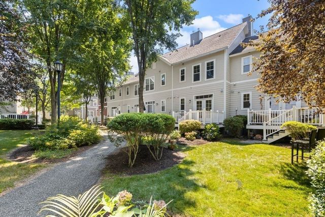 12 Blue Jay Cir 12, Boston, MA 02126