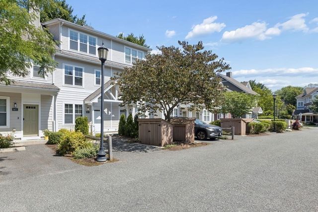 12 Blue Jay Cir 12, Boston, MA 02126