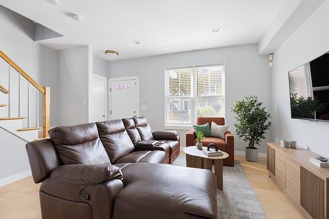 12 Blue Jay Cir 12, Boston, MA 02126
