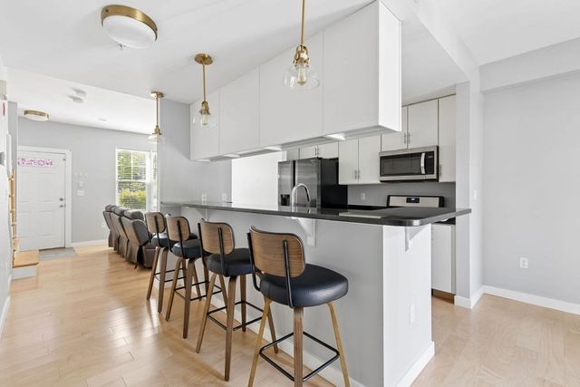 12 Blue Jay Cir 12, Boston, MA 02126