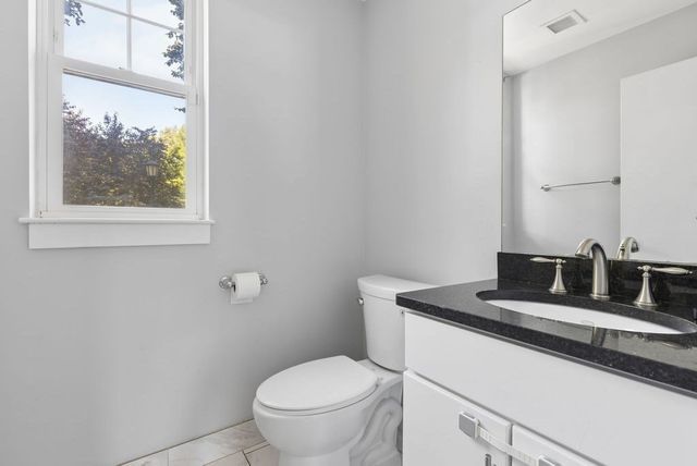 12 Blue Jay Cir 12, Boston, MA 02126