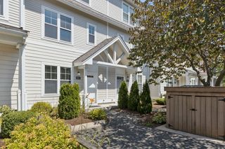 12 Blue Jay Cir 12, Boston, MA 02126